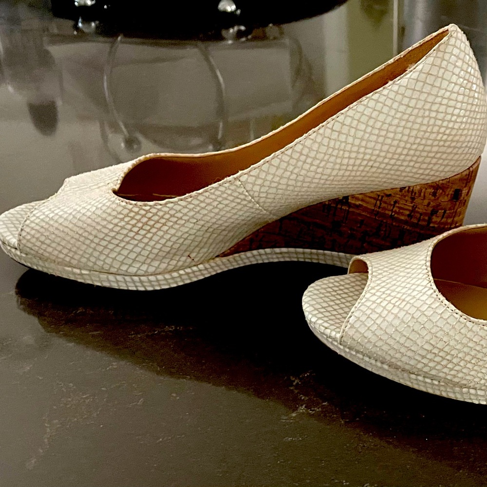 New Naturaliser shoes size 7M